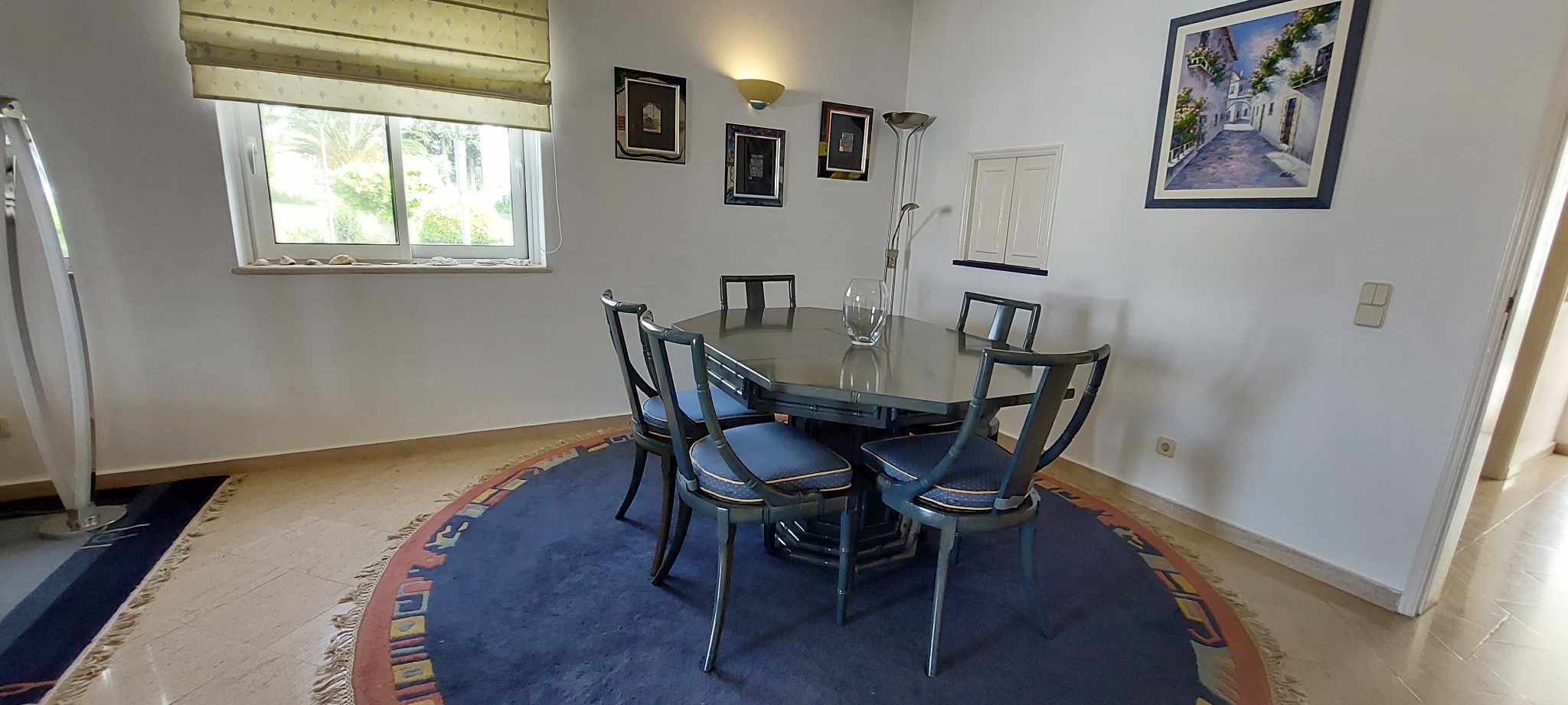 Dining area 10405