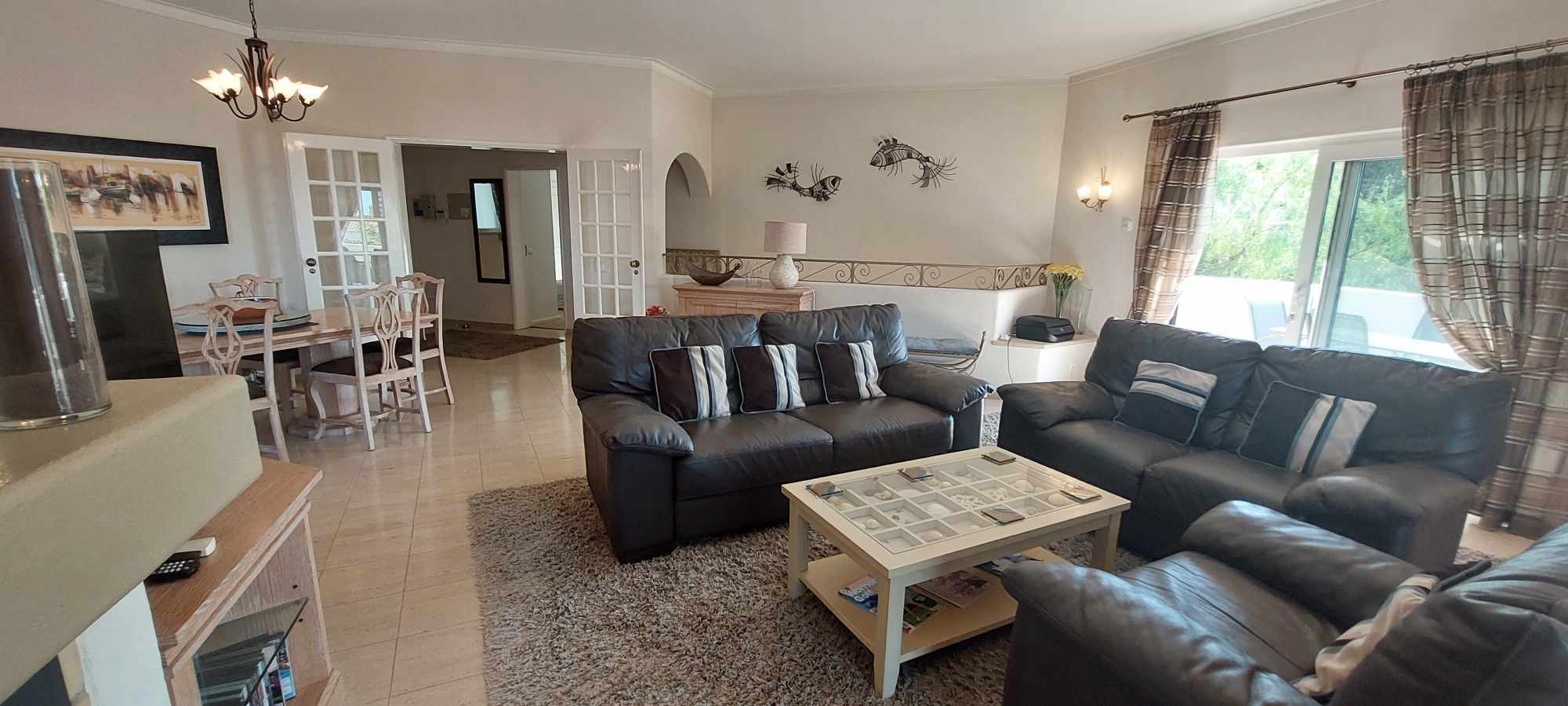 Lounge & dining area 1012